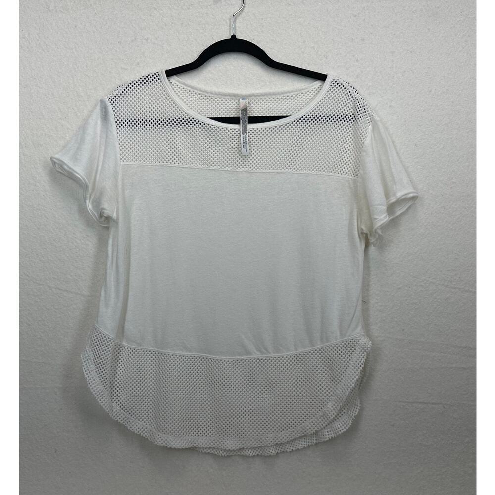 FB Movement Performance Yoga White Hot Stuff Mesh Tee Size Small Athleisure